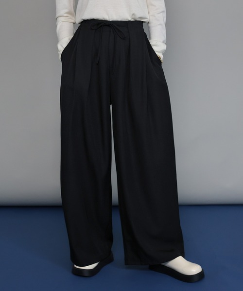J by blue(ジェイバイブルー)の「ハイウエストタックワイドパンツ(スラックス・レディース・チャコールグレー/ブラック/グレイッシュベージュ・MEDIUM)」の18枚目の写真