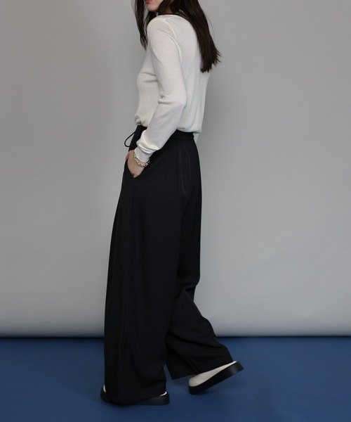 J by blue(ジェイバイブルー)の「ハイウエストタックワイドパンツ(スラックス・レディース・チャコールグレー/ブラック/グレイッシュベージュ・MEDIUM)」の20枚目の写真
