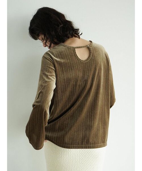 FIKA.(フィーカ)の「Lame velour back cut top(Tシャツ/カットソー・レディース・チャコール/ベージュ/モカ・MEDIUM)」の6枚目の写真
