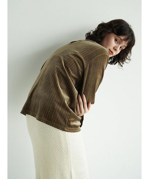 FIKA.(フィーカ)の「Lame velour back cut top(Tシャツ/カットソー・レディース・チャコール/ベージュ/モカ・MEDIUM)」の8枚目の写真