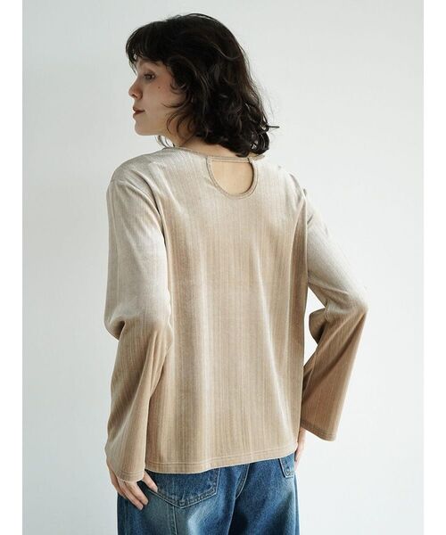FIKA.(フィーカ)の「Lame velour back cut top(Tシャツ/カットソー・レディース・チャコール/ベージュ/モカ・MEDIUM)」の12枚目の写真