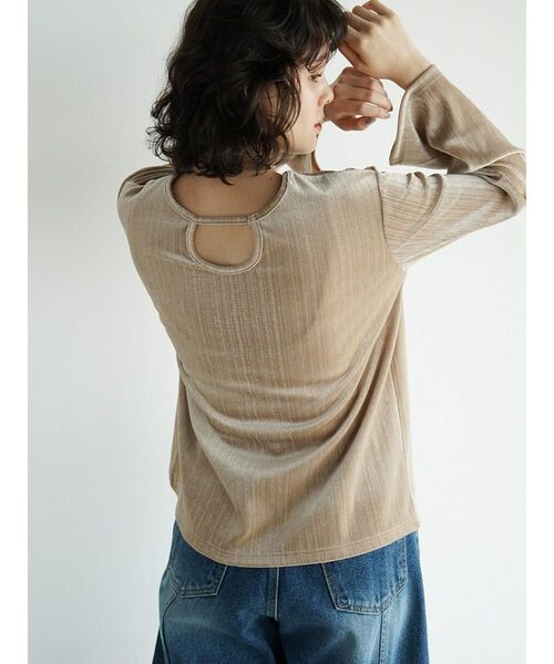 FIKA.(フィーカ)の「Lame velour back cut top(Tシャツ/カットソー・レディース・チャコール/ベージュ/モカ・MEDIUM)」の15枚目の写真