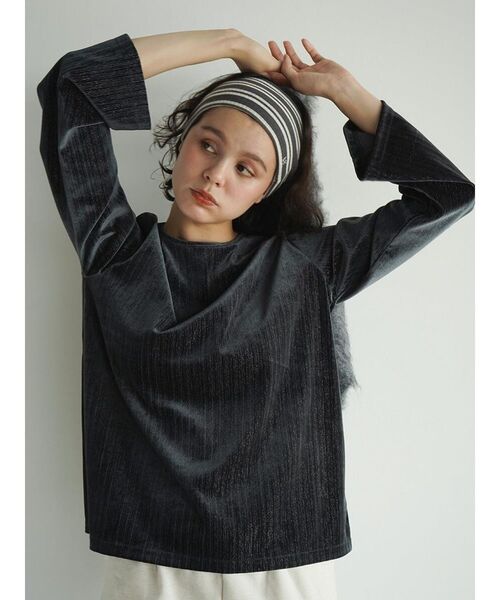 FIKA.(フィーカ)の「Lame velour back cut top(Tシャツ/カットソー・レディース・チャコール/ベージュ/モカ・MEDIUM)」の19枚目の写真