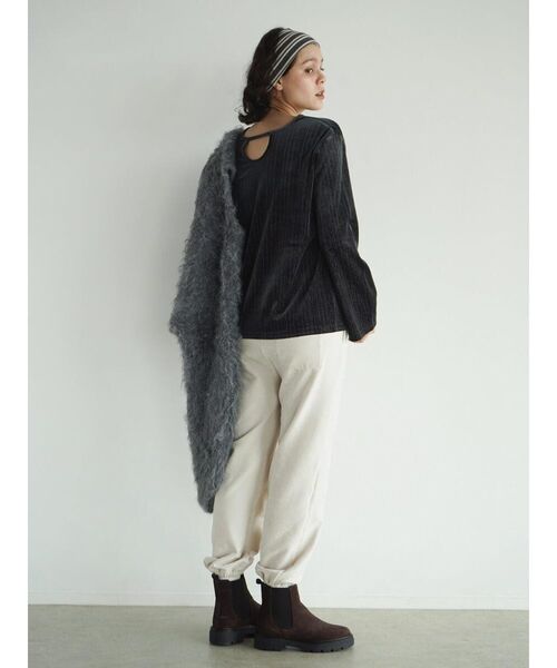 FIKA.(フィーカ)の「Lame velour back cut top(Tシャツ/カットソー・レディース・チャコール/ベージュ/モカ・MEDIUM)」の22枚目の写真