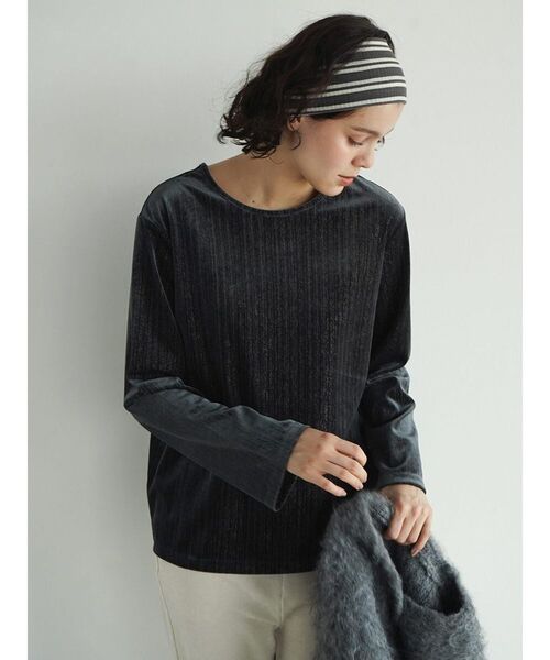 FIKA.(フィーカ)の「Lame velour back cut top(Tシャツ/カットソー・レディース・チャコール/ベージュ/モカ・MEDIUM)」の3枚目の写真