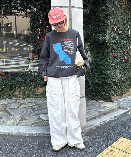 CIAOPANIC TYPY(チャオパニックティピー)の「【ユニセックス】マップ柄ロゴスウェットプルオーバー(スウェット・メンズ・ブラック/ボルドー/ライトグレー・MEDIUM/LARGE)」の4枚目の写真