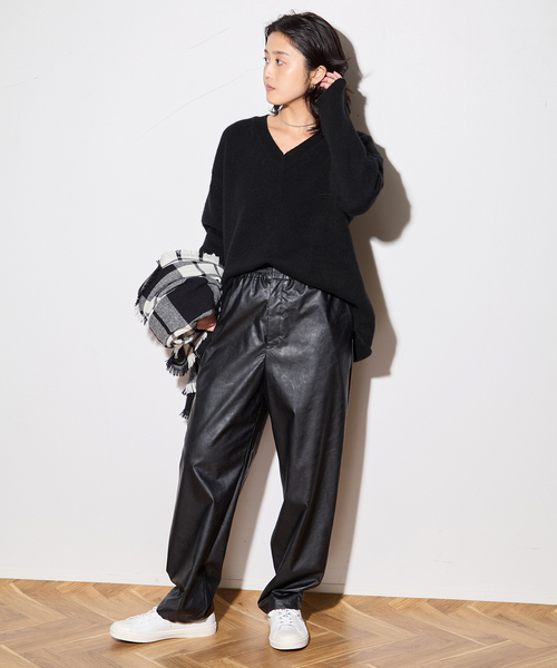 journal standard L'essage（ジャーナルスタンダードレサージュ）の「【R2W/アールツーダブリュー】CECILY CASH LOOSE V NECK KN：ニット（ニット/セーター・レディース・ブラック/ブラウン・1）」の3枚目の写真