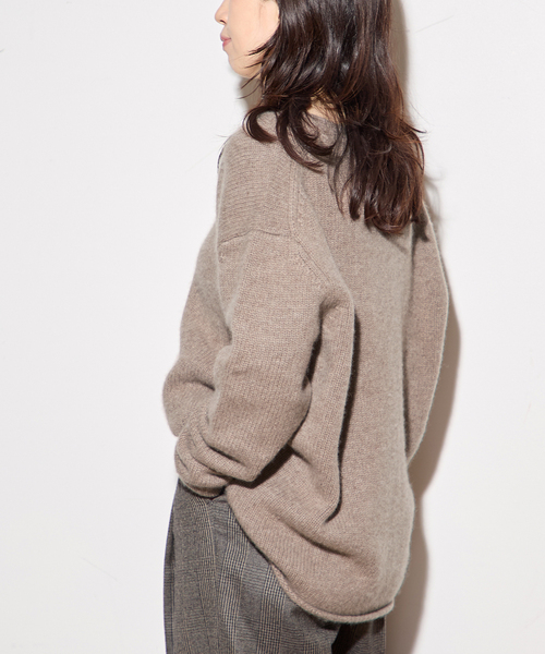 journal standard L'essage（ジャーナルスタンダードレサージュ）の「【R2W/アールツーダブリュー】CECILY CASH LOOSE V NECK KN：ニット（ニット/セーター・レディース・ブラック/ブラウン・1）」の13枚目の写真