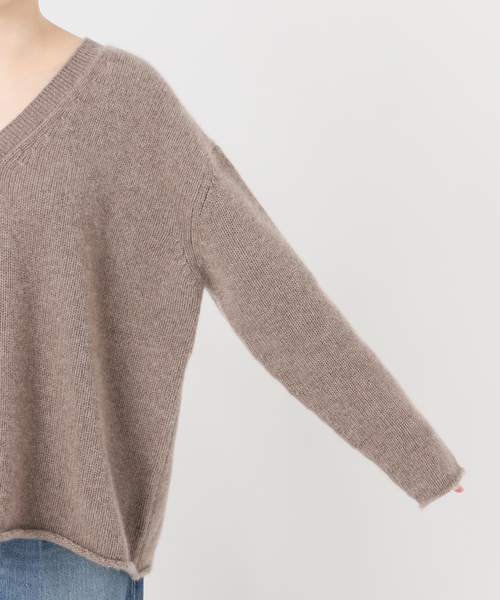 journal standard L'essage（ジャーナルスタンダードレサージュ）の「【R2W/アールツーダブリュー】CECILY CASH LOOSE V NECK KN：ニット（ニット/セーター・レディース・ブラック/ブラウン・1）」の19枚目の写真