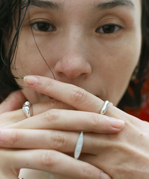 SMELLY（スメリー）の「SMELLY so’　plump curved line ring（リング・レディース・シルバー・11）」の4枚目の写真