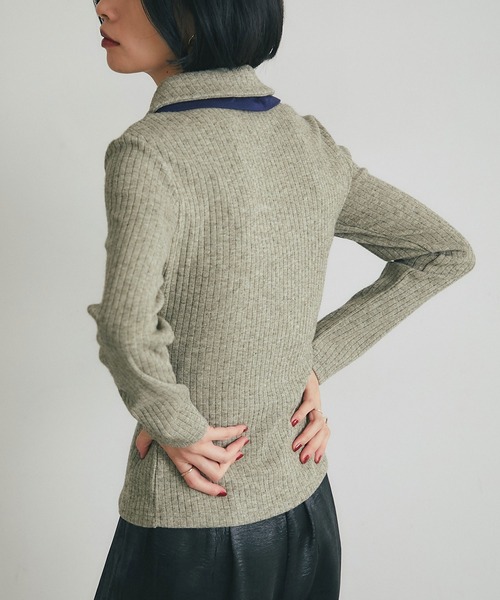 ARVELLIA(アルベリア)の「DOUBLE COLLAR RIB KNIT(Tシャツ/カットソー・レディース・カーキ/ダークグレー・M)」の13枚目の写真
