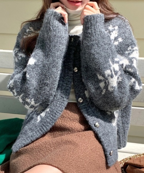 Vipoa(ヴィポア)の「Fair Isle flower knit cardigan(カーディガン/ボレロ・レディース・グリーン系その他/グレー・FREE)」の11枚目の写真