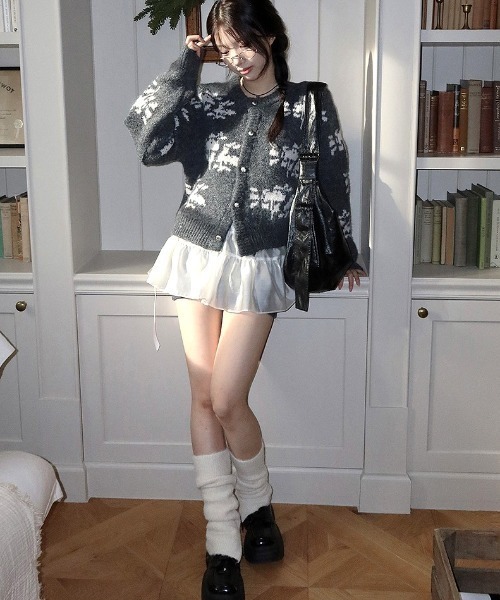 Vipoa(ヴィポア)の「Fair Isle flower knit cardigan(カーディガン/ボレロ・レディース・グリーン系その他/グレー・FREE)」の18枚目の写真