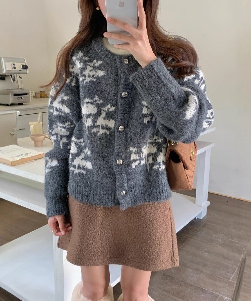 Vipoa(ヴィポア)の「Fair Isle flower knit cardigan(カーディガン/ボレロ・レディース・グリーン系その他/グレー・FREE)」の4枚目の写真