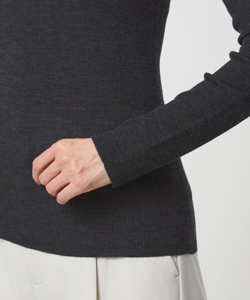 green label relaxing（グリーンレーベルリラクシング）の「ウール シアー リブ クルーネック ニット ウォッシャブル（ニット/セーター・レディース・オフホワイト/ライトピンク/ダークグレー/ベージュ・FREE）」の18枚目の写真