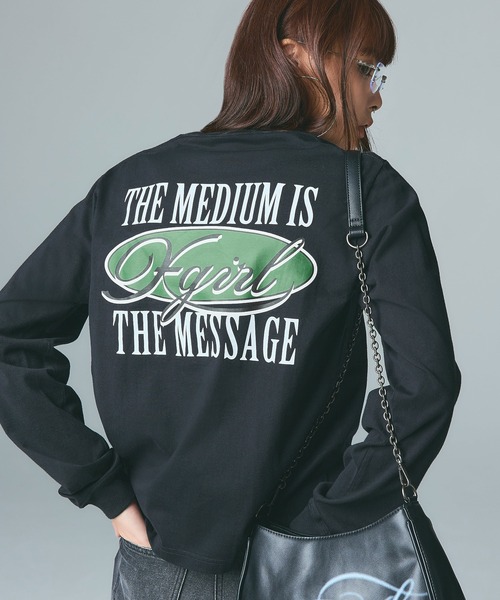 X-girl（エックスガール）の「OVAL LOGO AND MESSAGE L/S TEE（Tシャツ/カットソー・レディース・ブラック/ホワイト/オリーブ・S/M/L）」の2枚目の写真