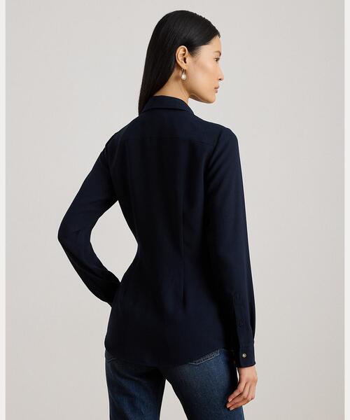 LAUREN RALPH LAUREN(ローレン ラルフ ローレン)の「バックルトリム ジョーゼット ブラウス(シャツ/ブラウス・レディース・ネイビー系1・4/2/0)」の5枚目の写真