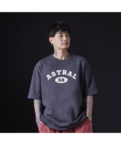ASTRAL PROJECTION（アストラルプロジェクション）の「[オーバーサイズ]アストラル58 13番手コットンラウンドネック半袖Tシャツ_チャコール（Tシャツ/カットソー・メンズ・その他・LARGE/MEDIUM/X-LARGE/XX-LARGE）」の2枚目の写真