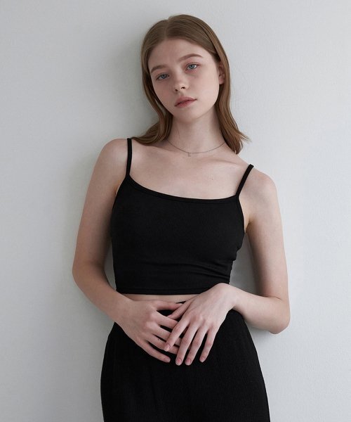 ADAUL(アダウル)の「ベーシッククロップブラトップ - ブラック(Tシャツ/カットソー・レディース・その他・FREE)」の1枚目の写真