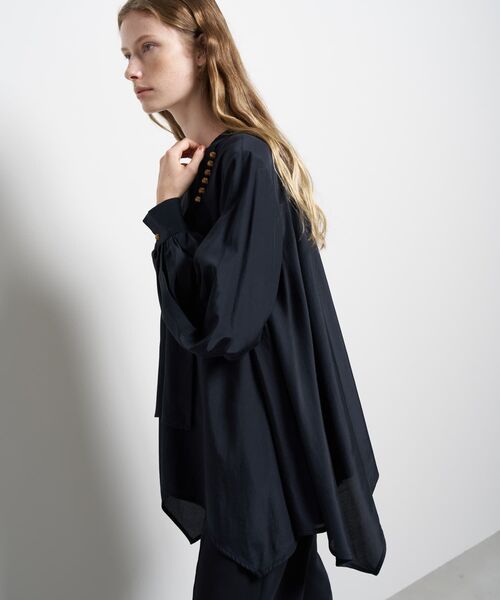 LANVIN en Bleu（ランバンオンブルー）の「トリアセローンフレアブラウス（シャツ/ブラウス・レディース・オフホワイト/ネイビー・38）」の7枚目の写真