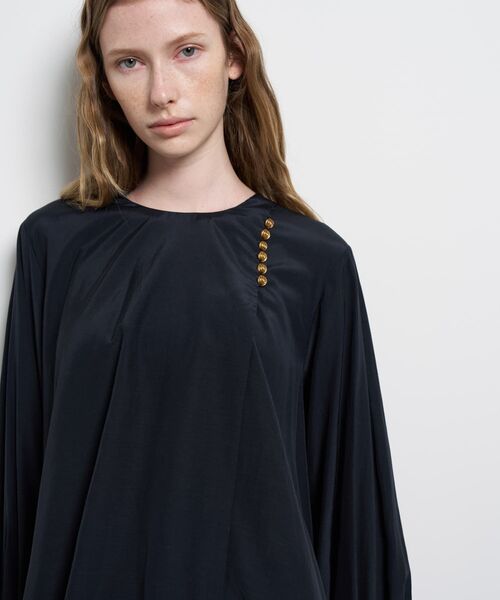 LANVIN en Bleu（ランバンオンブルー）の「トリアセローンフレアブラウス（シャツ/ブラウス・レディース・オフホワイト/ネイビー・38）」の9枚目の写真