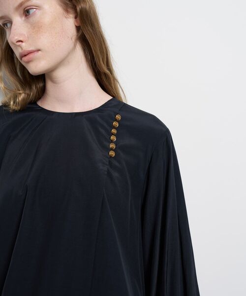 LANVIN en Bleu（ランバンオンブルー）の「トリアセローンフレアブラウス（シャツ/ブラウス・レディース・オフホワイト/ネイビー・38）」の11枚目の写真