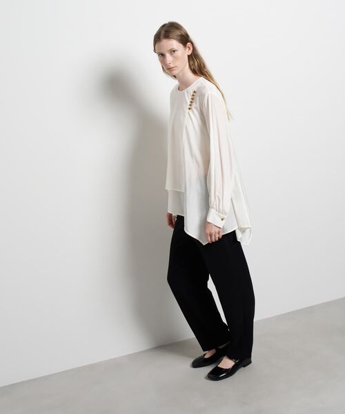 LANVIN en Bleu（ランバンオンブルー）の「トリアセローンフレアブラウス（シャツ/ブラウス・レディース・オフホワイト/ネイビー・38）」の15枚目の写真