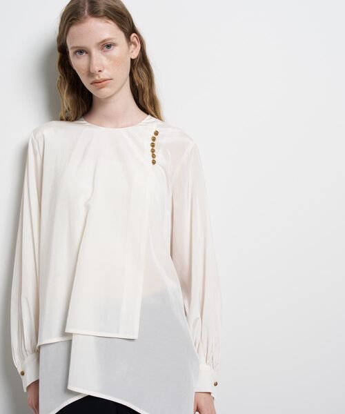 LANVIN en Bleu（ランバンオンブルー）の「トリアセローンフレアブラウス（シャツ/ブラウス・レディース・オフホワイト/ネイビー・38）」の17枚目の写真