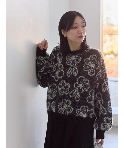 Samansa Mos2 blue（サマンサモスモスブルー）の「花柄シャギーニットプルオーバー（ニット/セーター・レディース・ブラック/オフホワイト/グレー・F）」の6枚目の写真