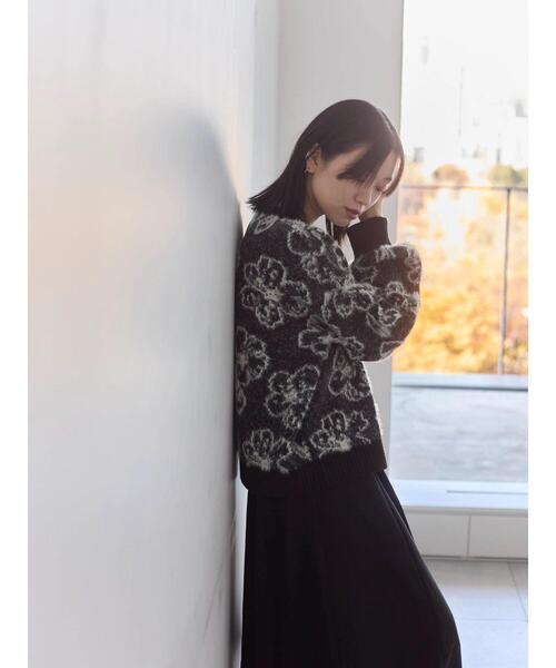 Samansa Mos2 blue（サマンサモスモスブルー）の「花柄シャギーニットプルオーバー（ニット/セーター・レディース・ブラック/オフホワイト/グレー・F）」の9枚目の写真