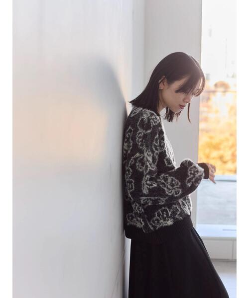 Samansa Mos2 blue（サマンサモスモスブルー）の「花柄シャギーニットプルオーバー（ニット/セーター・レディース・ブラック/オフホワイト/グレー・F）」の10枚目の写真
