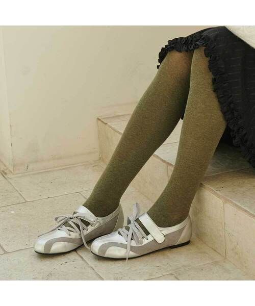FORRR(フォルンルン)の「Lace Strap Maryjane - 4Color(スニーカー・レディース・ブラウン/シルバー/ブラック/ダークブラウン・23cm/24cm/25cm)」の4枚目の写真