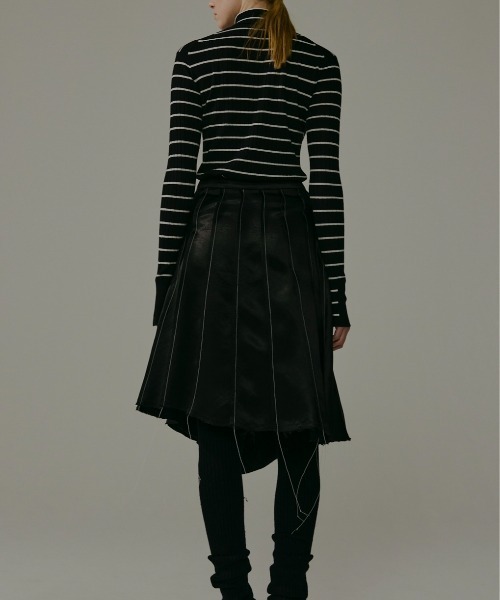 CINOH(チノ)の「BORDER TURTLE NECK TIGHT KNIT(ニット/セーター・レディース・ブラック・36/38)」の10枚目の写真