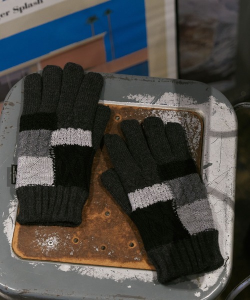 KATHARINE HAMNETT LONDON （キャサリンハムネットロンドン）の「KATHARINE HAMNETT LONDON/キャサリンハムネットロンドン クレイジーパターン手袋（タッチパネル対応）KHM-3015（手袋・メンズ・ネイビー/ブラック/グレー/ブラウン・FREE）」の2枚目の写真