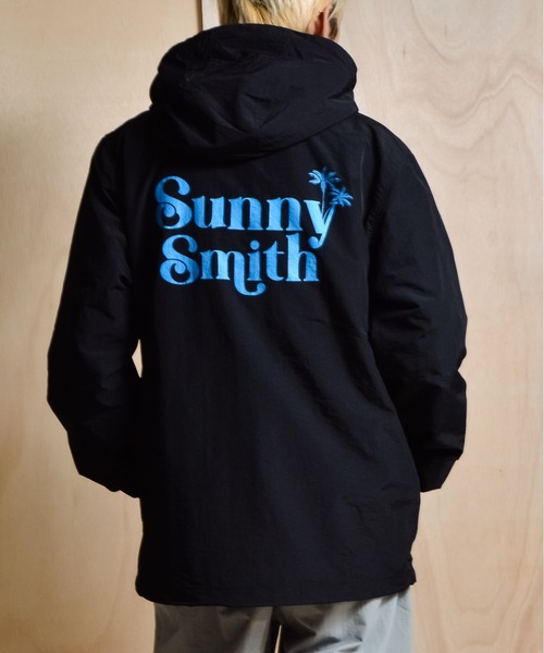 Sunny Smith(サニースミス)の「【Sunny Smith】【ポケッタブル】 コットンライクナイロン ヤシの木ロゴ刺繍 アノラックパーカ(その他アウター・メンズ・ネイビー/ブラック・MEDIUM/LARGE)」の6枚目の写真
