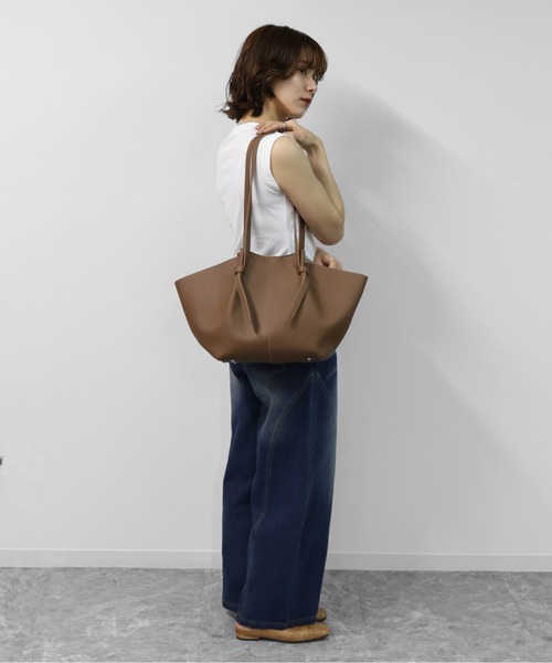 THE CELL.（ザセルドット）の「エコレザートートバッグ ミニポーチ付き　ECO LEATHER TOTE BAG（トートバッグ・レディース・ベージュ/ブラック/ブラウン・FREE）」の19枚目の写真