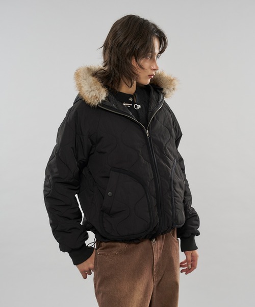 WISH FOR EVER（ウィッシュフォーエバー）の「【 3color/ 3size 】2WAY DRAW CODE QUILTING FAKE FUR HOOD JACKET（ブルゾン・メンズ・ブラック/カーキ/ライトブルー・MEDIUM/SMALL/LARGE）」の18枚目の写真