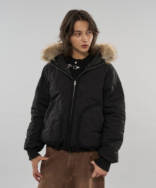 WISH FOR EVER（ウィッシュフォーエバー）の「【 3color/ 3size 】2WAY DRAW CODE QUILTING FAKE FUR HOOD JACKET（ブルゾン・メンズ・ブラック/カーキ/ライトブルー・MEDIUM/SMALL/LARGE）」の10枚目の写真