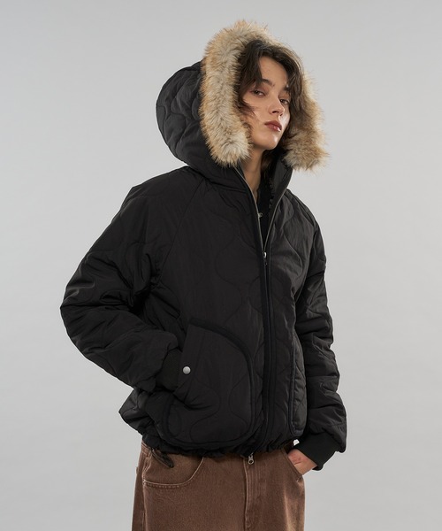 WISH FOR EVER（ウィッシュフォーエバー）の「【 3color/ 3size 】2WAY DRAW CODE QUILTING FAKE FUR HOOD JACKET（ブルゾン・メンズ・ブラック/カーキ/ライトブルー・MEDIUM/SMALL/LARGE）」の7枚目の写真