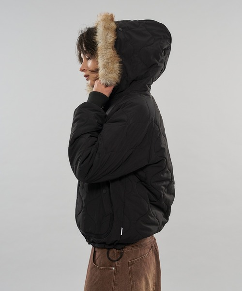 WISH FOR EVER（ウィッシュフォーエバー）の「【 3color/ 3size 】2WAY DRAW CODE QUILTING FAKE FUR HOOD JACKET（ブルゾン・メンズ・ブラック/カーキ/ライトブルー・MEDIUM/SMALL/LARGE）」の8枚目の写真