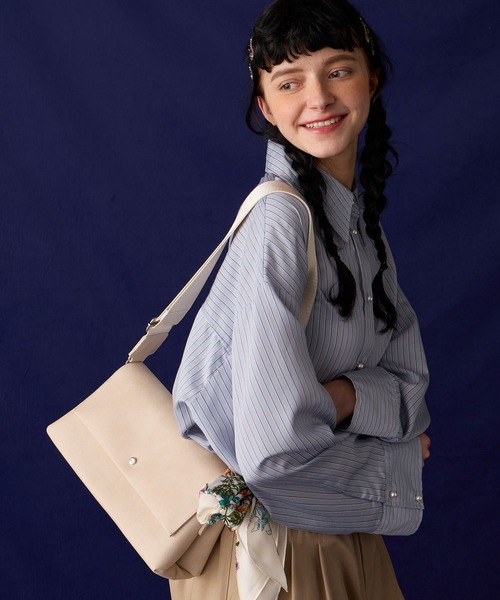 BONLECILL Marche(ボンルシールマルシェ)の「【BONLECILL Marche】2wayフラップショルダーバッグ/ボディバッグ(ショルダーバッグ・レディース・アイボリー/ブラック/キャメル/グレー・FREE)」の2枚目の写真