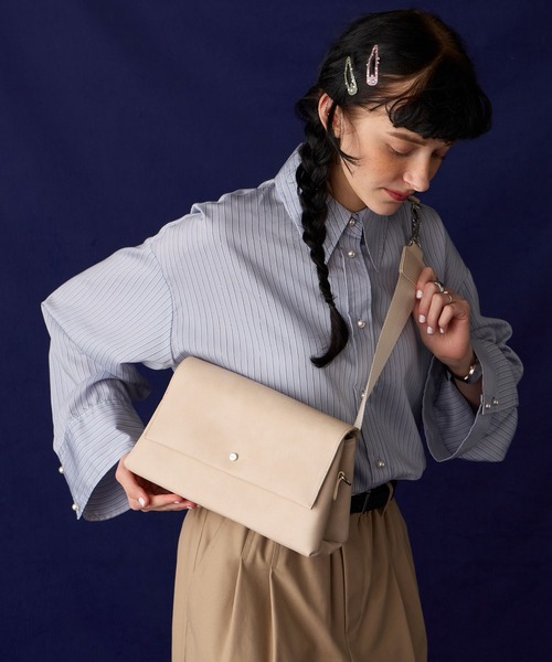 BONLECILL Marche(ボンルシールマルシェ)の「【BONLECILL Marche】2wayフラップショルダーバッグ/ボディバッグ(ショルダーバッグ・レディース・アイボリー/ブラック/キャメル/グレー・FREE)」の6枚目の写真