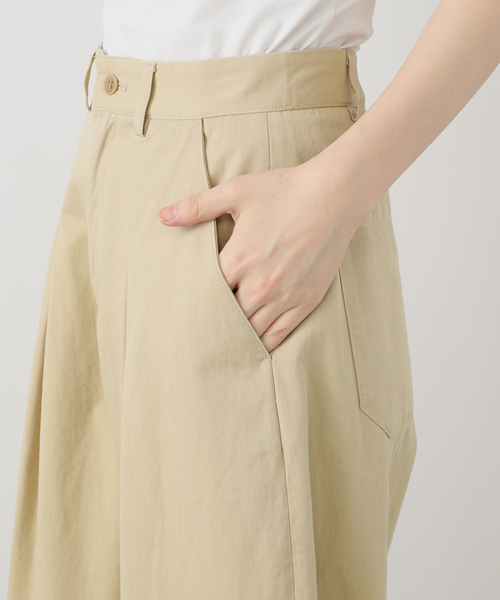 SLOBE IENA（スローブイエナ）の「パウダリーチノタックカーブトラウザー（チノパンツ・レディース・ベージュ/ホワイト・38/36）」の5枚目の写真