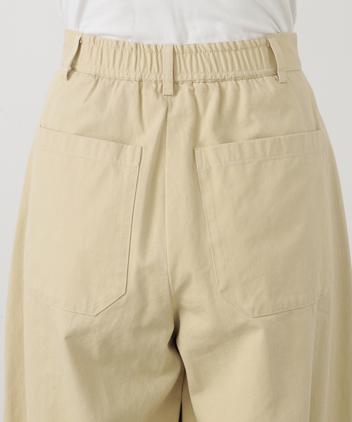 SLOBE IENA（スローブイエナ）の「パウダリーチノタックカーブトラウザー（チノパンツ・レディース・ベージュ/ホワイト・38/36）」の7枚目の写真