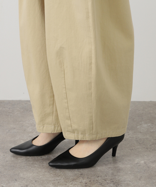 SLOBE IENA（スローブイエナ）の「パウダリーチノタックカーブトラウザー（チノパンツ・レディース・ベージュ/ホワイト・38/36）」の8枚目の写真