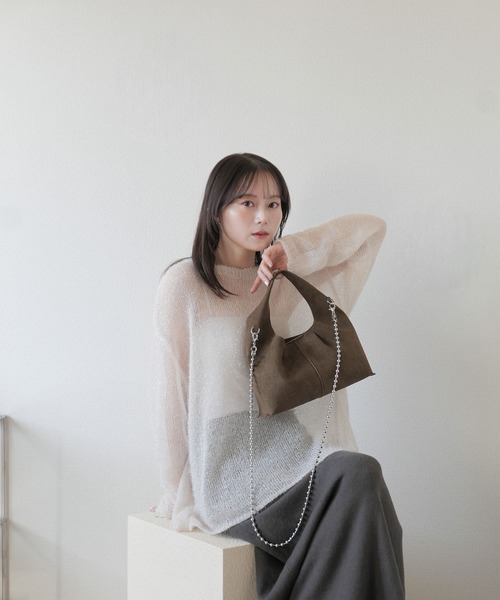 Reurie'（レウリィ）の「【500mlペットボトル収納可能】オリジナルボールチェーンスエードバッグ / ワンハンドル ホーボーバッグ シンプル カジュアル モード きれいめ（ショルダーバッグ・レディース・ブラウン/ブラック・FREE）」の13枚目の写真