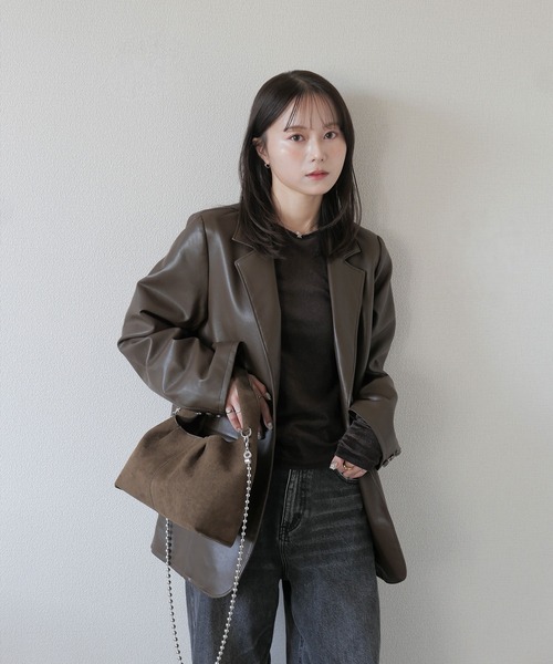 Reurie'（レウリィ）の「【500mlペットボトル収納可能】オリジナルボールチェーンスエードバッグ / ワンハンドル ホーボーバッグ シンプル カジュアル モード きれいめ（ショルダーバッグ・レディース・ブラウン/ブラック・FREE）」の14枚目の写真