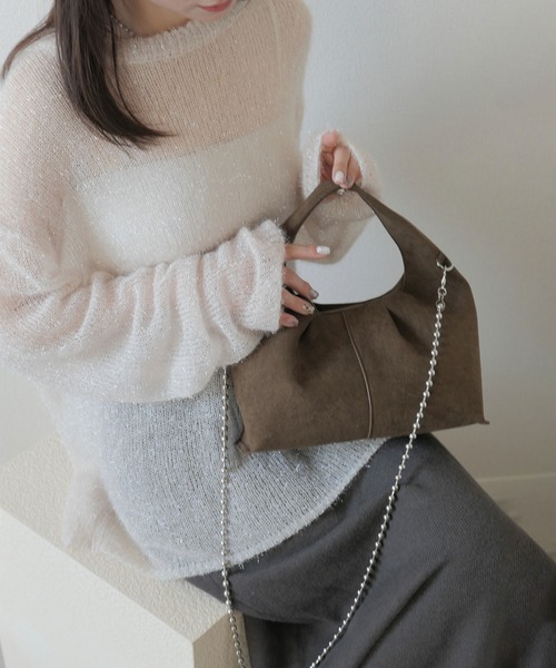 Reurie'（レウリィ）の「【500mlペットボトル収納可能】オリジナルボールチェーンスエードバッグ / ワンハンドル ホーボーバッグ シンプル カジュアル モード きれいめ（ショルダーバッグ・レディース・ブラウン/ブラック・FREE）」の20枚目の写真