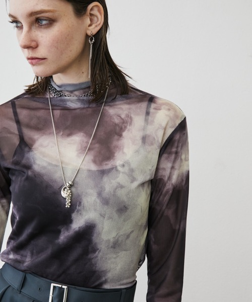 MONOe（モノエ）の「【ロングシーズン活躍】アソート柄ハイネックシアートップス（シャツ/ブラウス・レディース・ブルー/グレー/ブラック・FREE）」の2枚目の写真