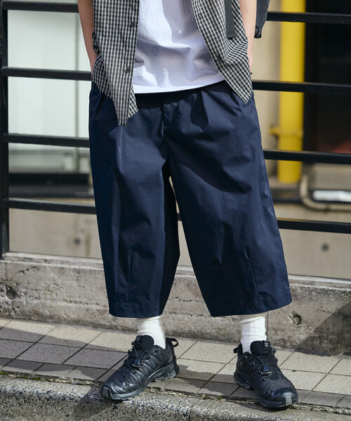 FREAK'S STORE(フリークスストア)の「限定展開 Easy Care Fabric ワイドシルエット ポリチノ ツータック スリークウォーター バレルショーツ(その他パンツ・メンズ・チャコールグレー/ネイビー/ベージュ/ブラック/オリーブ・LARGE/MEDIUM/SMALL)」の5枚目の写真